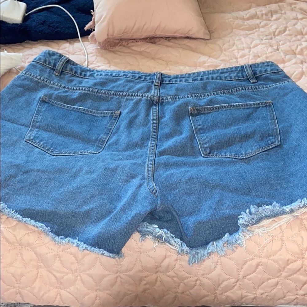 Shorts - Picture 2 of 2
